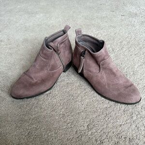 Women’s Arizona bootie boots 6